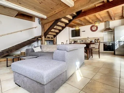 Gîte de montagne   Les Pivoines   à Nistos